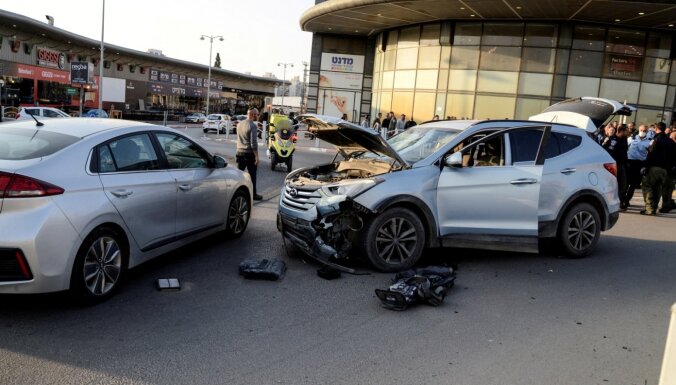 Uzbrukumā Izraēlā nogalināti četri cilvēki; uzbrucējs nošauts