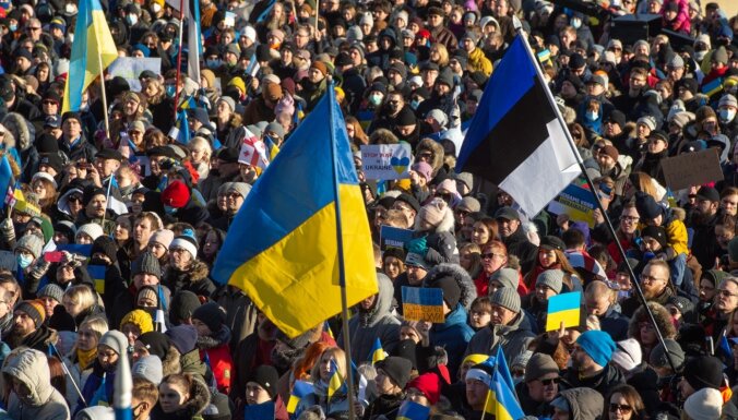 эстония украина флаги антивоенная демонстрация