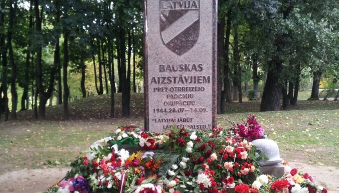 Москва: памятник эсэсовцам в Бауске — позор