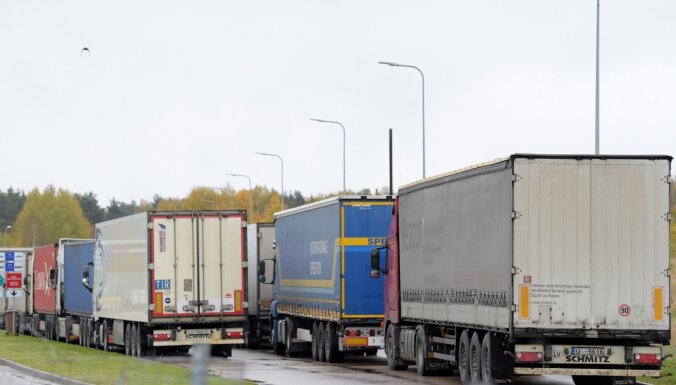 Uz Polijas–Baltkrievijas robežas izveidojusies liela kravas mašīnu rinda