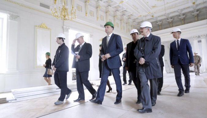 Foto: Valsts prezidents apciemo savas 'jaunās mājas'