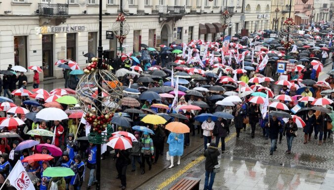 Десятки тысяч поляков вышли на митинг против реформы образования