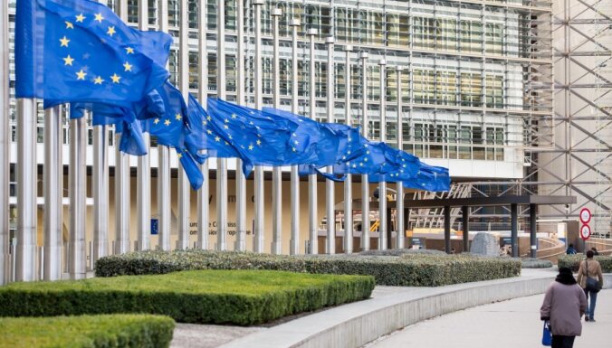 Bloomberg: Еврокомиссия порекомендует предоставить Украине статус кандидата в ЕС, против — Дания и Нидерланды