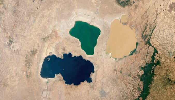 Tūkstošiem ezeru visā pasaulē var zaudēt krāšņi zilo krāsu