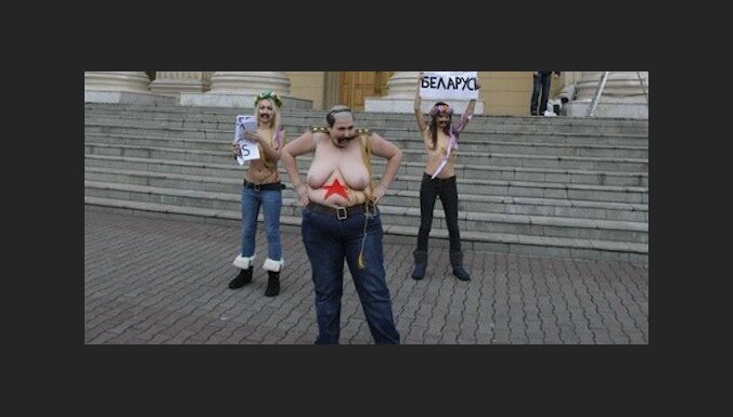 Baltkrievijā FEMEN aktīvistes piekautas un kailas izmestas mežā