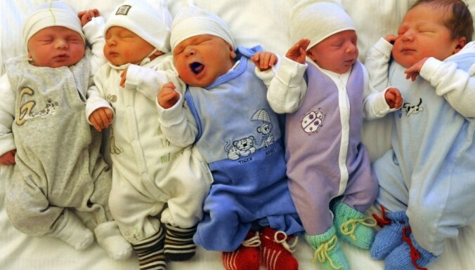 Все больше латвийцев рождают второго или третьего ребенка