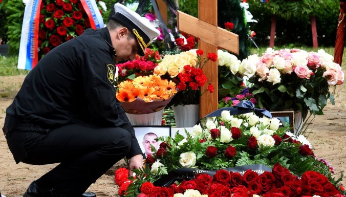 Krievijas dziļjūras kodolzemūdenes 'Lošarik' ugunsgrēka detaļas ir valsts noslēpums, paziņo Peskovs