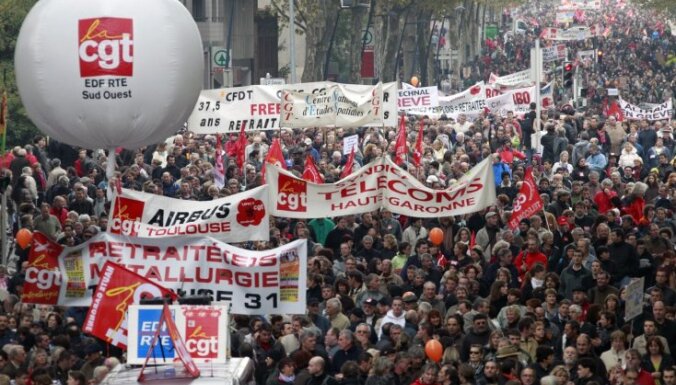 Францию охватили массовые протесты