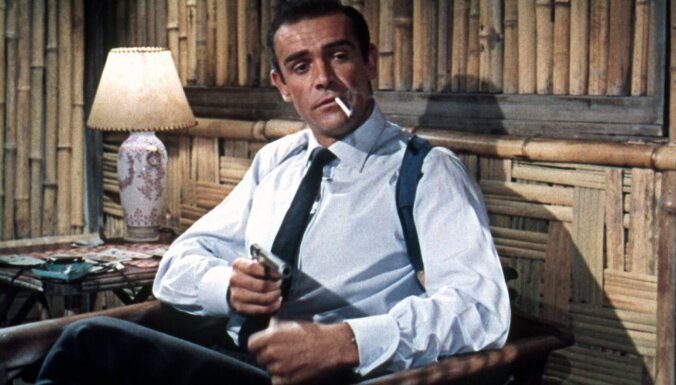 Superspiegs, vīrišķības etalons un Aukstā kara simbols: 10 labākās Džeimsa Bonda filmas