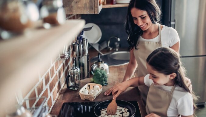 Kulinārija kopā ar bērnu: 17 receptes ģimeniskai gatavošanai