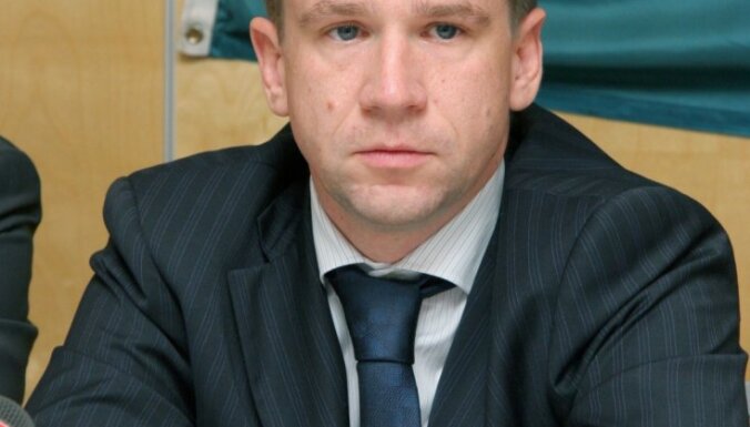 Antonovs noliedz 'Snoras' vēlmi iegādāties Latvijas 'GE Money Bank'