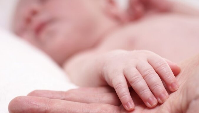 Февраль: рождаемость в Латвии упала на 6%, количество браков заметно возросло