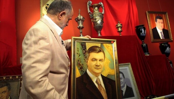 Януковича лишили звания президента Украины