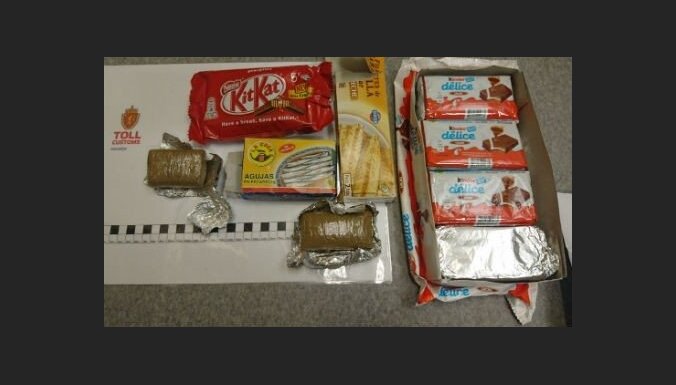 Норвегия: пассажир из Риги спрятал в шоколадках и консервах более 1 кг гашиша