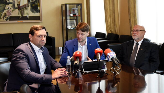 Депутаты блока "Риге!" за час передумали и больше не гарантируют поддержку Бурову