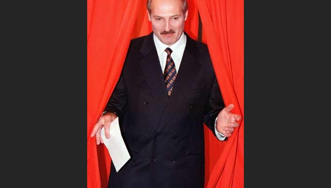 Lukašenko aicina koalīcijas spēkus aiziet ‘ar godu’