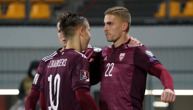 Latvijas futbolisti pēdējās minūtēs izglābjas no apkaunojuma cīņā ar Gibraltāru
