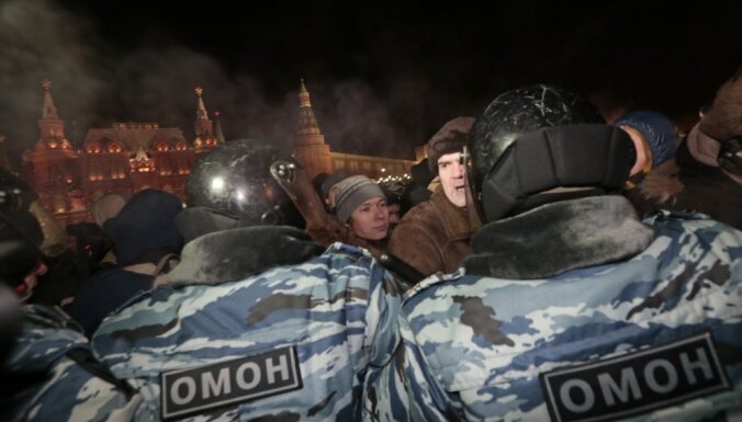 Задержания сторонников Навального на Манежной продолжились утром 31 декабря