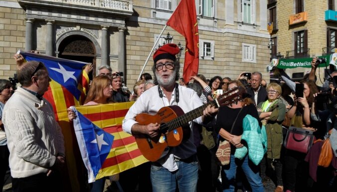 Spānijas tiesa aptur Katalonijas neatkarības deklarāciju
