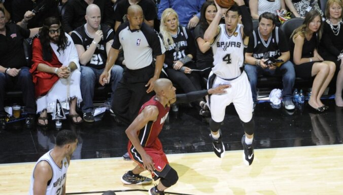 'Spurs' lielā karstumā NBA finālsēriju sāk ar uzvaru pret 'Heat'