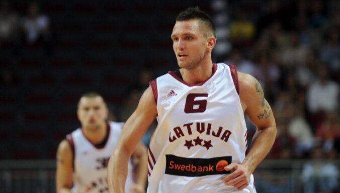 Šķēles 11 punkti palīdz 'Kalev/Cramo' VTB VBL mačā pieveikt 'Budiveļņik'