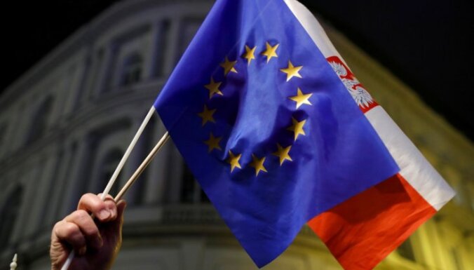 Польша сочла необоснованными грозящие ей санкциями претензии Еврокомиссии