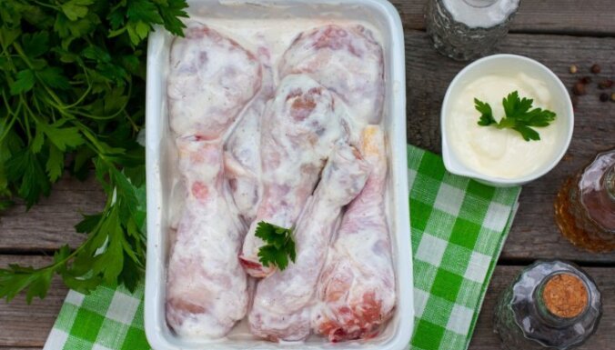 Польская фирма, четверть поставок мяса которой была заражена сальмонеллой, перестала поставлять продукцию в Латвию