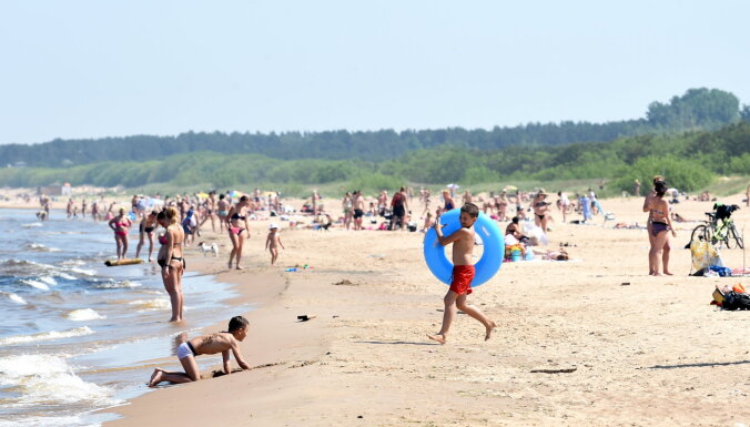 После попадания нечистот в Даугаву испекция не рекомендует купаться на ряде рижских пляжей