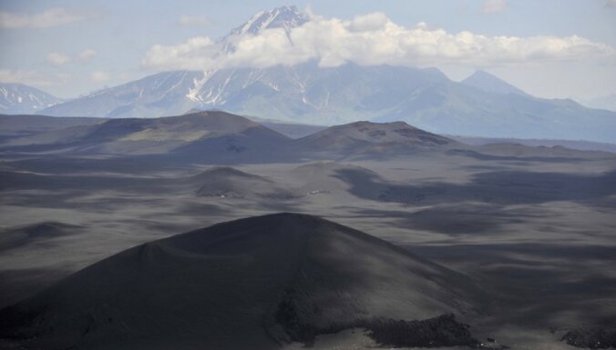 Vulkāna izvirdums Kamčatkā iznīcinājis zinātnisko bāzi
