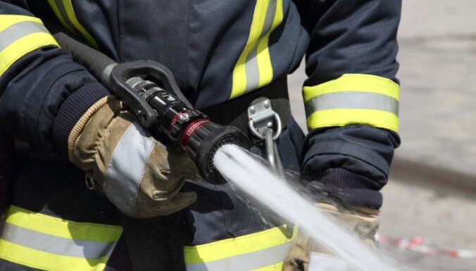 Пожар в Вецмилгрависе: один погибший, 8 пострадавших