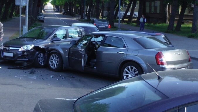 Četru automašīnu avārijā Liepājā divi cietušie