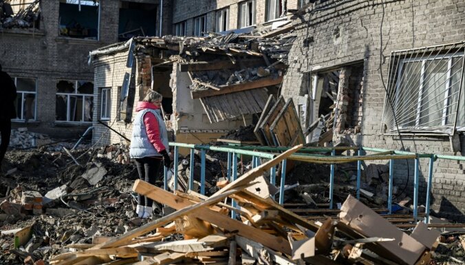 An air alert has been declared throughout Ukraine;  explosions are heard and there are victims (at 05.51)