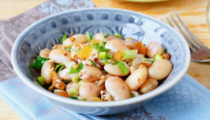 Gavēņa receptes: 15 sātīgi pupiņu salāti ātrām vakariņām bez gaļas