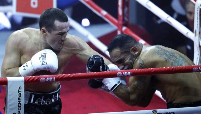 ВИДЕО: Лебедев нокаутировал Рамиреса и объединил титулы WBA и IBF