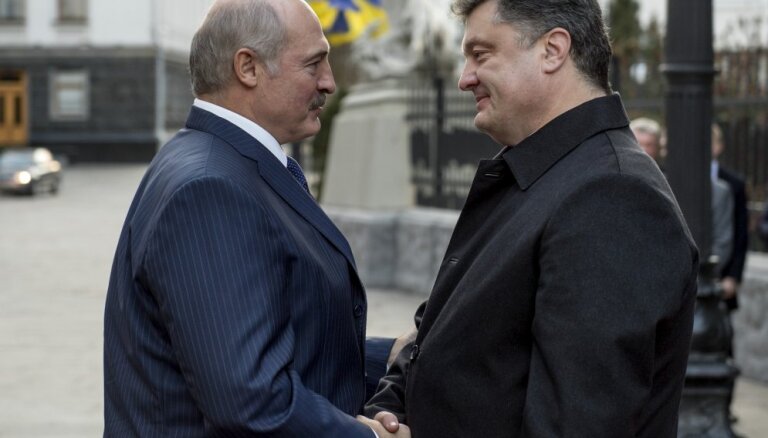 Лукашенко уверен, что Порошенко выиграет выборы президента Украины