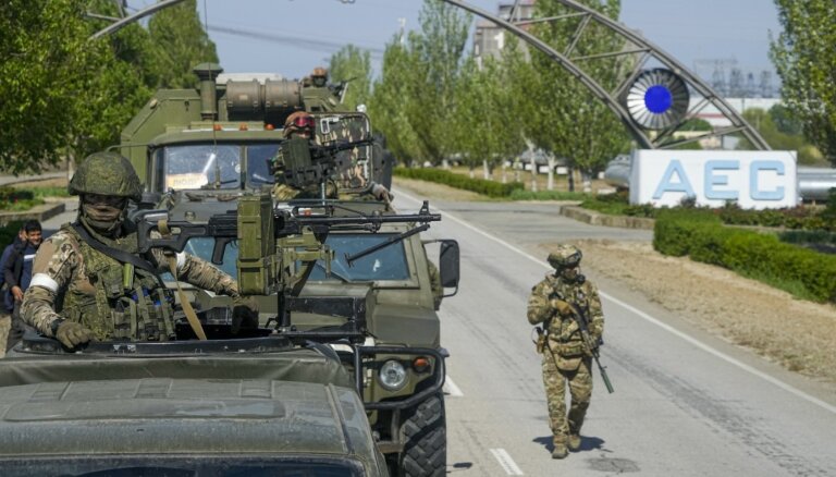 WSJ: Krievija pārvērš Zaporižjas AES par militāru bāzi