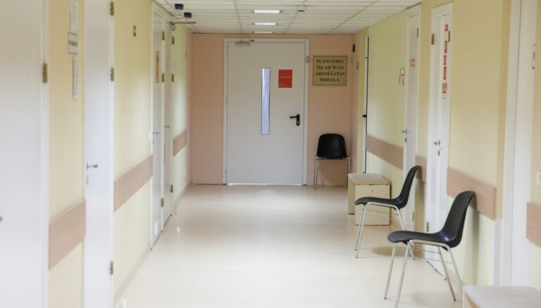 Trešdien Latvijā stacionāros ievietoti 72 Covid-19 pacienti