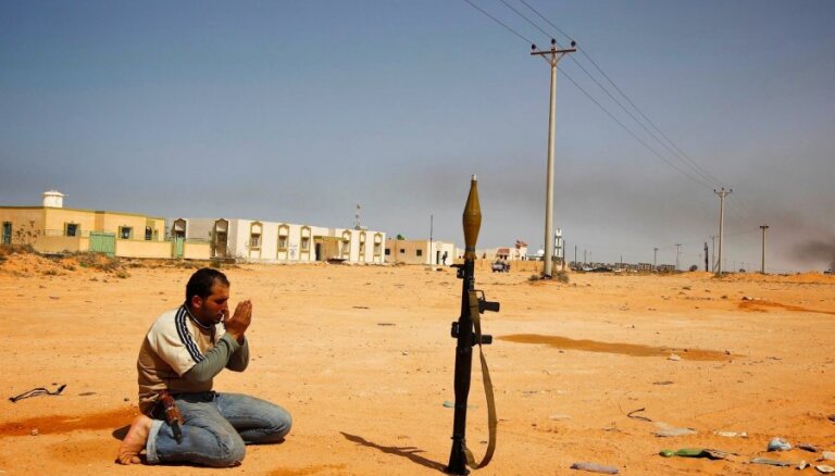 Миссия НАТО в Ливии завершается, раненых повстанцев примут США и Германия