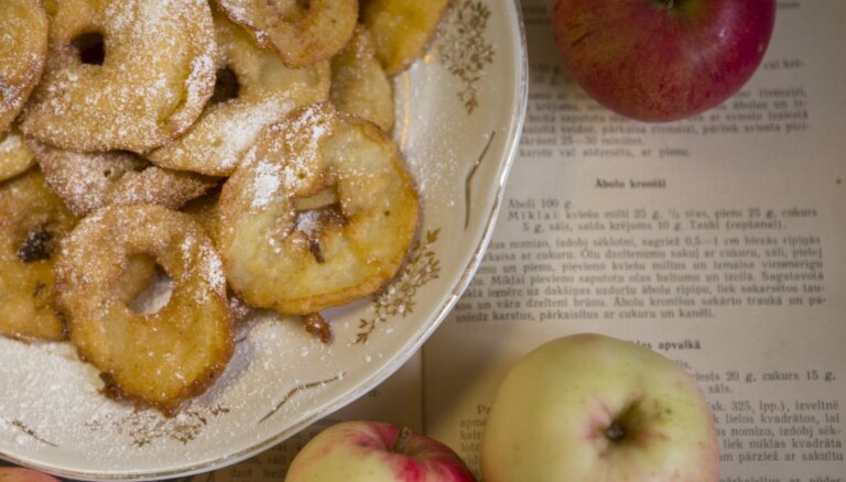Recepte no grāmatas: ābolu kronīši
