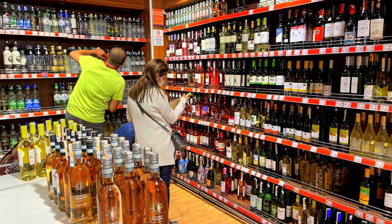 Пьянству — бой: правительство поддержало ужесточение запретов на рекламу и продажу алкоголя