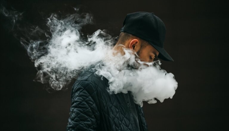Vāc parakstus par aromatizēto e-cigarešu aprites aizliegšanu