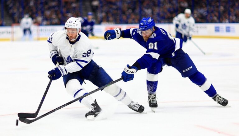 'Lightning' pārspēj 'Maple Leafs'; 'Kings' tiek pie 'sausās' uzvaras