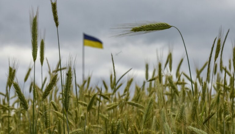 Krievija, bloķējot Ukrainas graudus, rīko 'bada spēles', nosoda Mišels