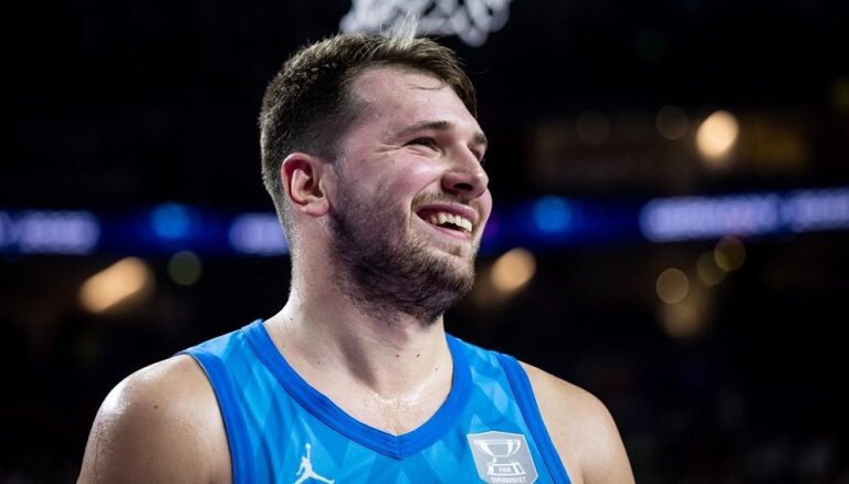 Dončičs aizvada otro rezultatīvāko spēli 'Eurobasket' vēsturē un sekmē Slovēnijas uzvaru grupā