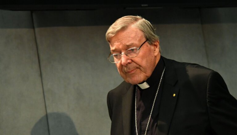 Главу секретариата Ватикана обвиняют в сексуальных преступлениях