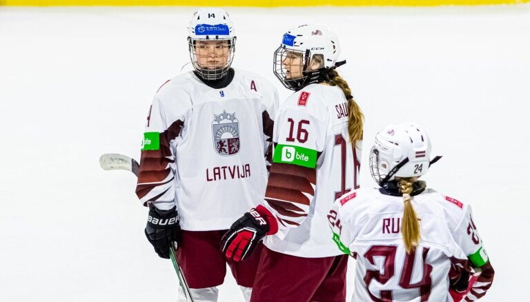 Latvijas U-18 hokejistes pasaules čempionātā svin pirmo uzvaru