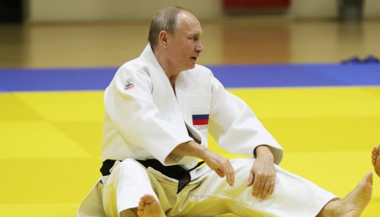 Džudo federācija aptur melnās jostas īpašnieka Putina goda prezidenta statusu