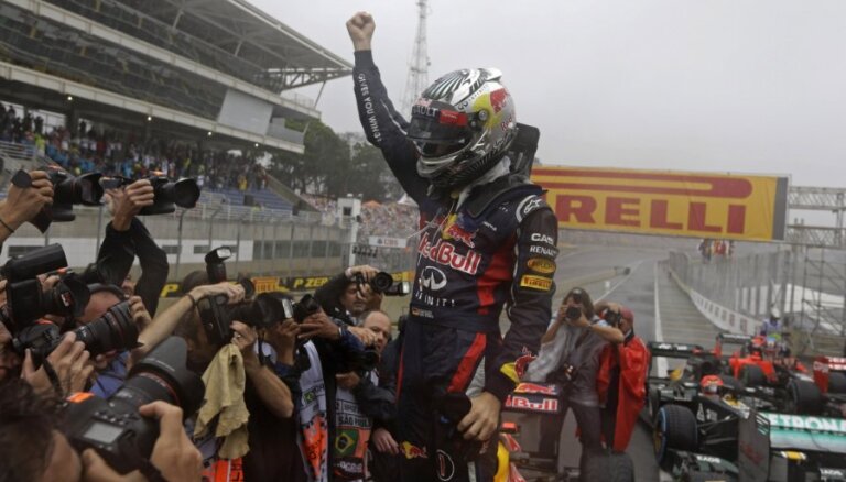 Fetels ar sesto vietu Brazīlijas GP izcīna savu trešo F1 čempiona titulu