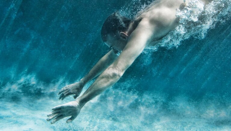 Vīrietis vecumā no 25 līdz 59 gadiem – biežākais traumu guvējs uz ūdens