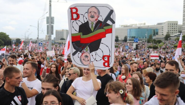 Загнать в минус. Новая тактика властей Беларуси против критиков Лукашенко?